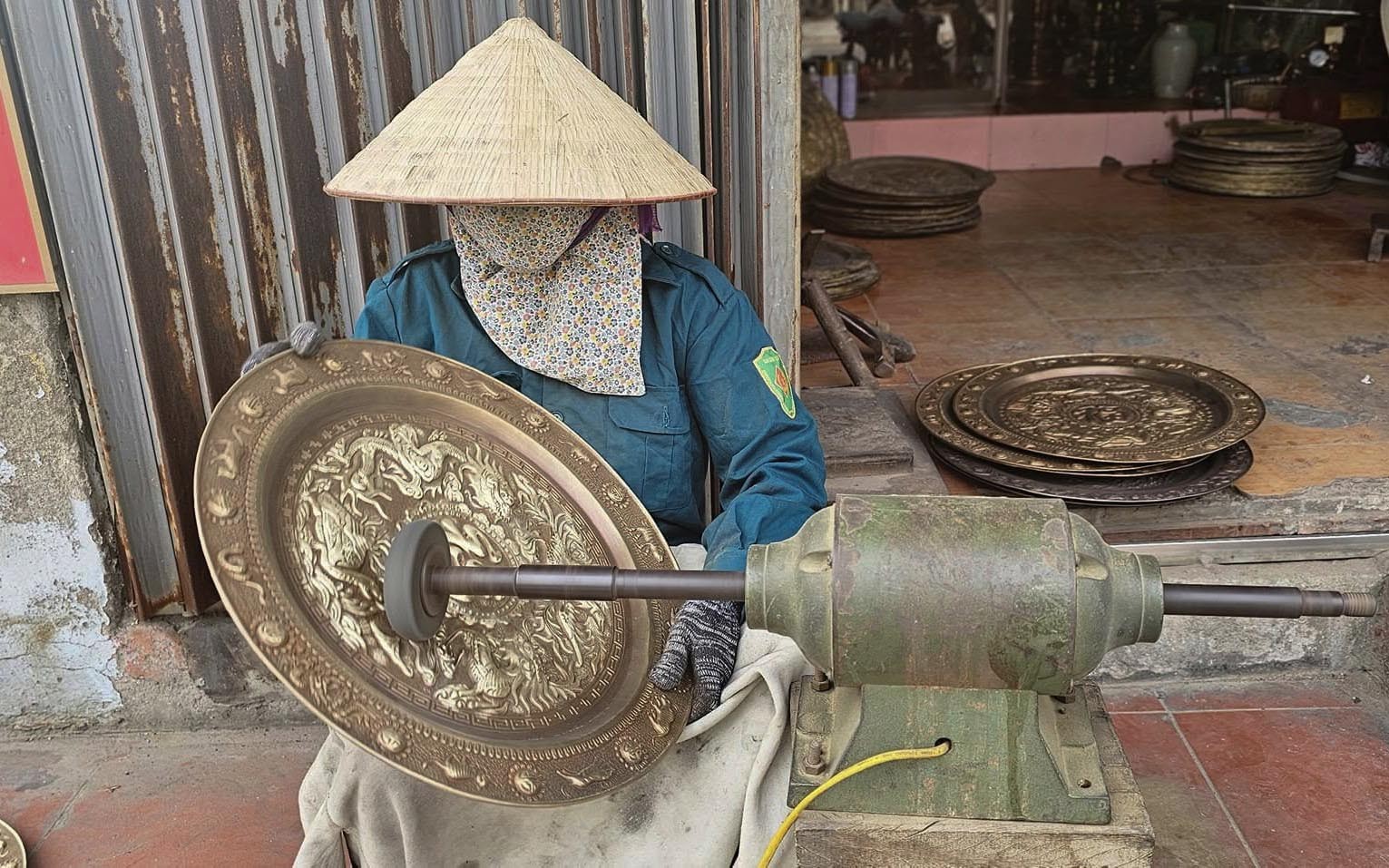 Làng nghề chạm bạc Đồng Xâm: Giữ hồn di sản giữa nhịp sống hiện đại